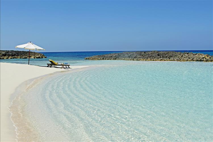 Crystalline waters and white sandy beaches are waiting for you.
