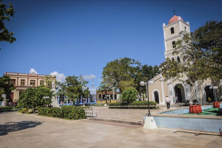 Guantánamo, Ciudad entre Ríos