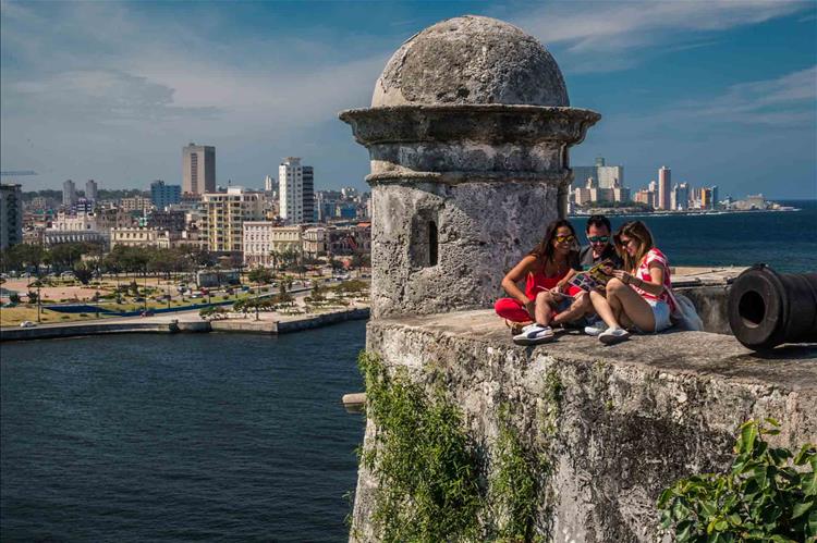 Fortaleza San Carlos de la Cabaña, digno símbolo del patrimonio habanero