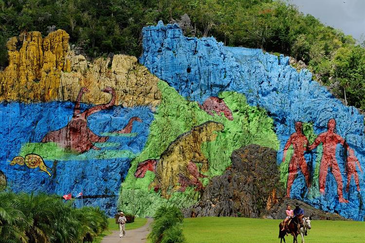 Das Wandgemälde der Vorgeschichte: Kultur und Natur