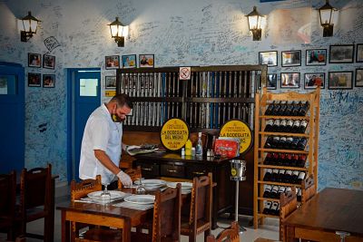 La Bodeguita del Medio, Holguín, Cuba La Bodeguita del Medio, Holguín, Cuba