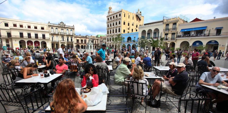Plaza Vieja, La Habana, Cuba. Plaza Vieja, La Habana, Cuba.