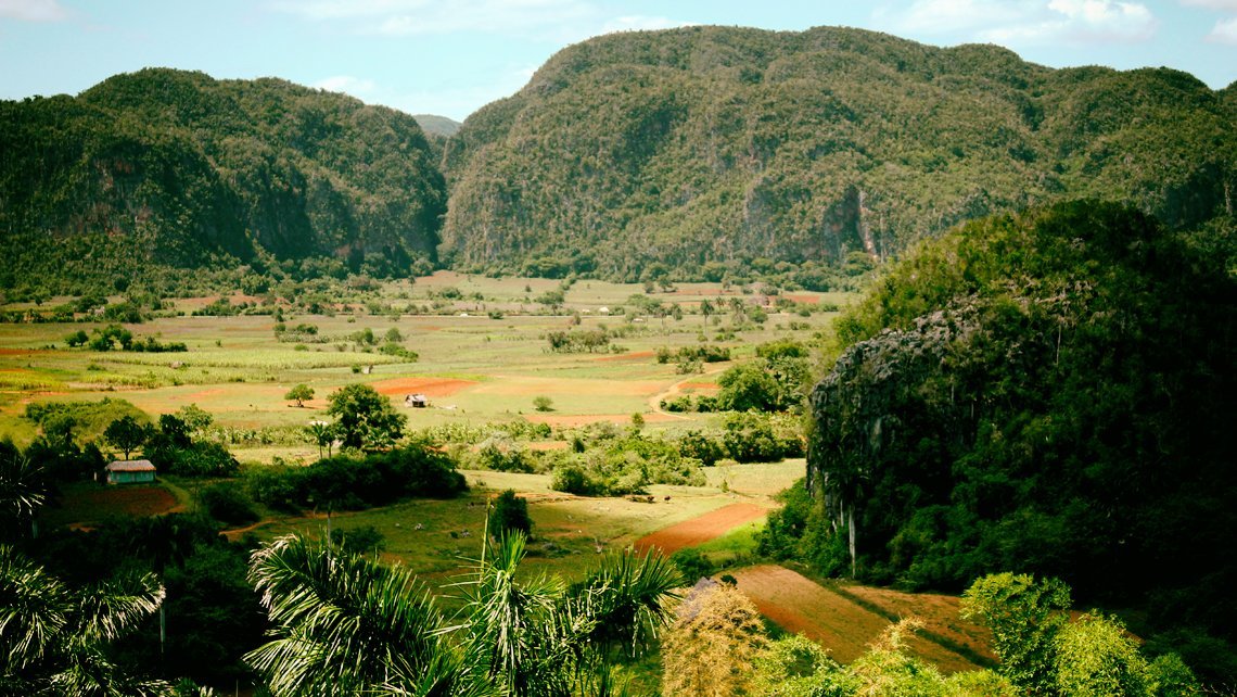Valle de Viñales, Pinar del Río, Cuba. Valle de Viñales, Pinar del Río, Cuba.