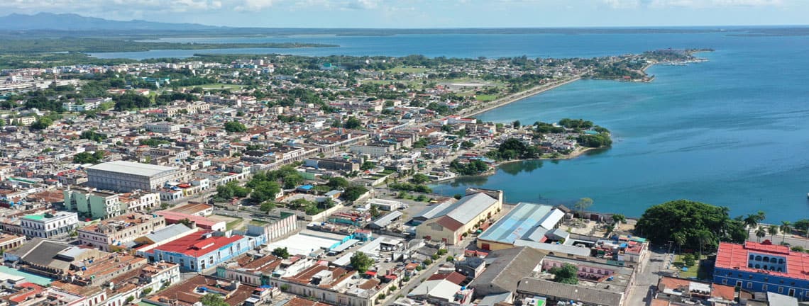 La baie et la ville de Cienfuegos, Cuba Travel