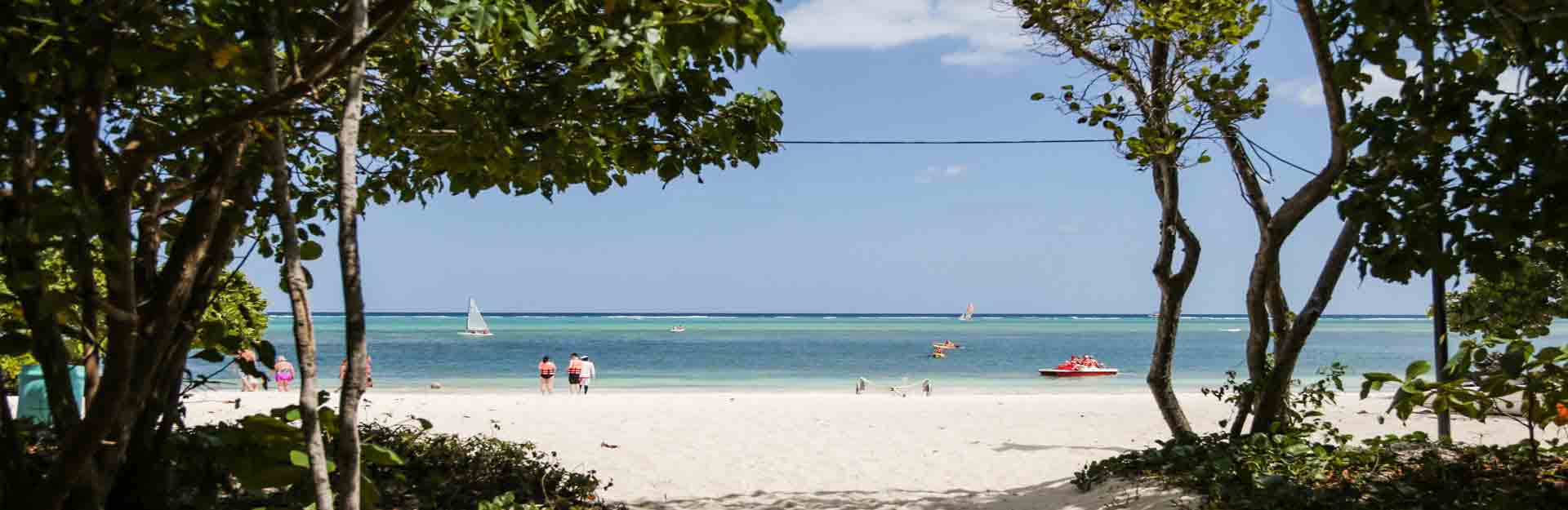 Sendero a Playa Turquesa-Playas de Holguín-Cuba