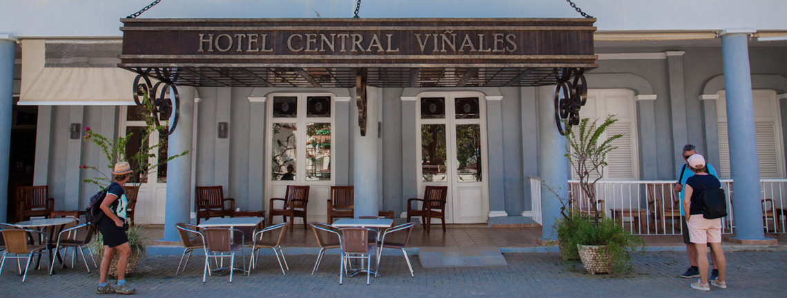 Hotel E Central Viñales — ВИНЬЯЛЕС · ГОРОДСКАЯ БАЗА