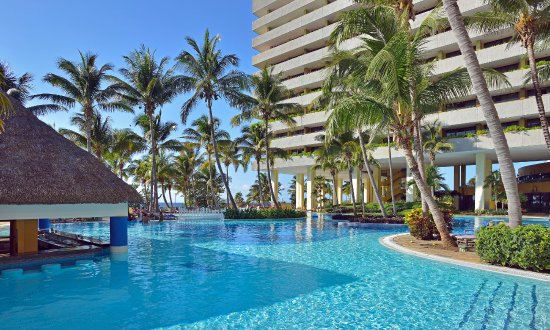 Piscina Hotel Meliá Habana, La Habana, Cuba. Piscina Hotel Meliá Habana, La Habana, Cuba.