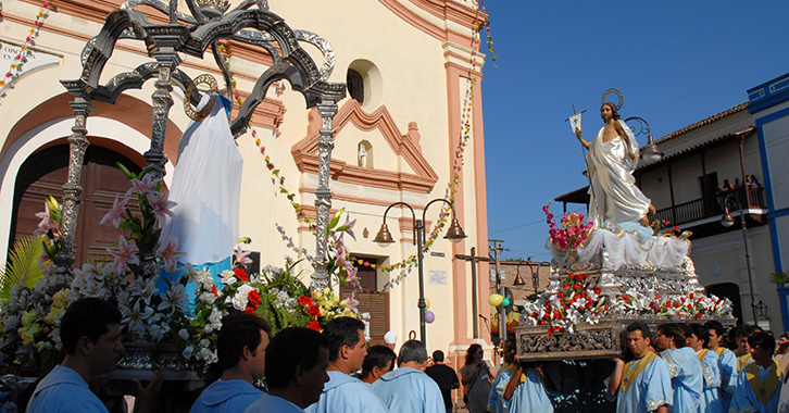 Procesión del Domingo de Resurrección, Camagüey, Cuba Procesión del Domingo de Resurrección, Camagüey, Cuba