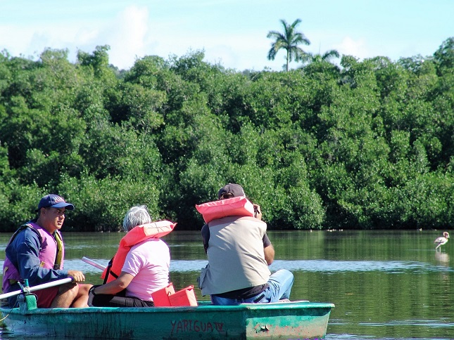 Paseo en bote.Laguna Guanaroca.Cienfuegos.Cubatravel Paseo en bote.Laguna Guanaroca.Cienfuegos.Cubatravel