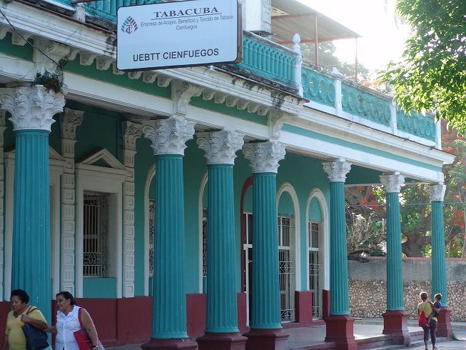 Fábrica de tabaco.Cienfuegos.Cubatravel Fábrica de tabaco.Cienfuegos.Cubatravel